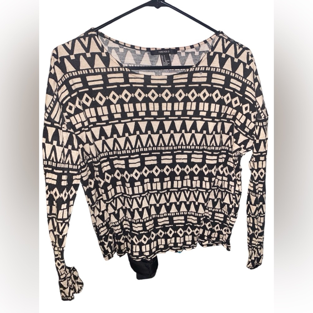 Women’s Forever 21 Geometric Patterned Long Sleeve
